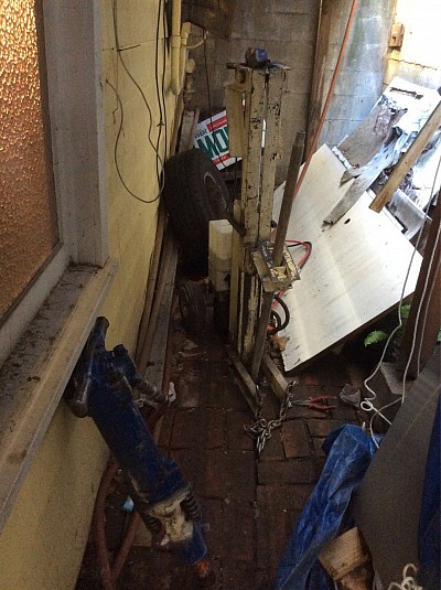 Puller and jackhammer in tight spot